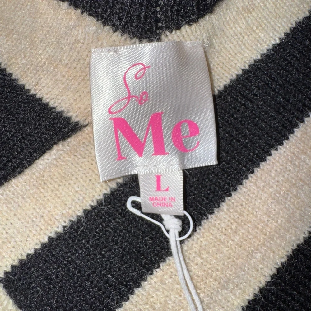 So Me Black and Tan V-Neck Sweater size large - Picture 3 of 4